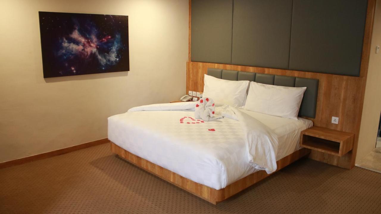 Beverly Hotel Batam Nagoya Exterior photo