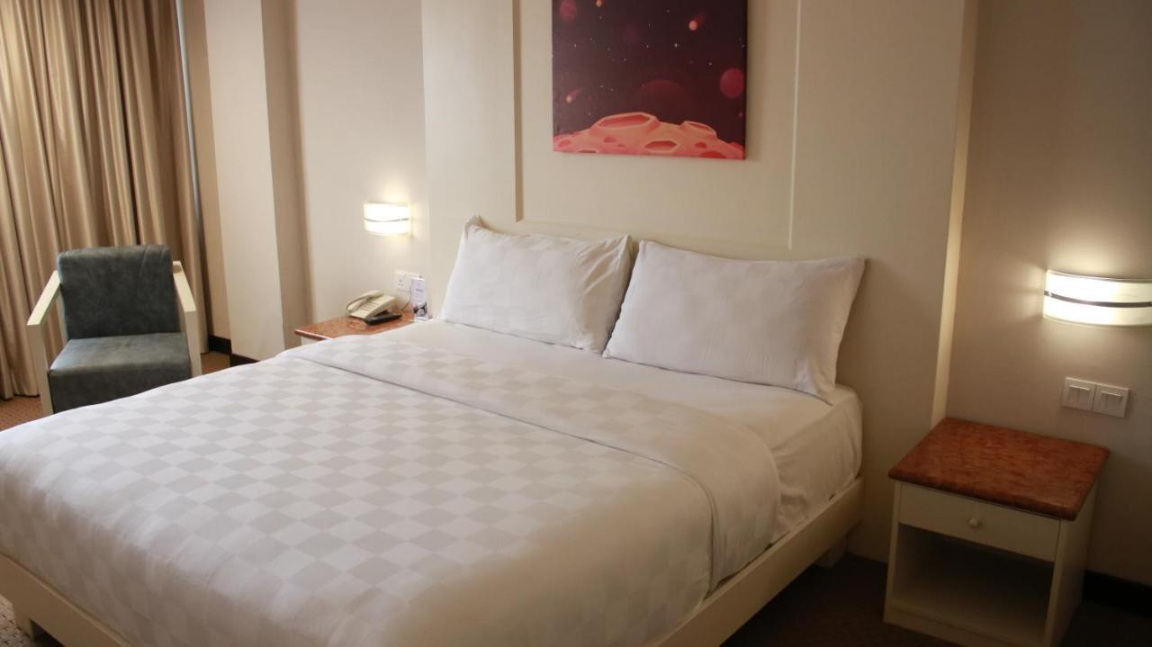 Beverly Hotel Batam Nagoya Exterior photo