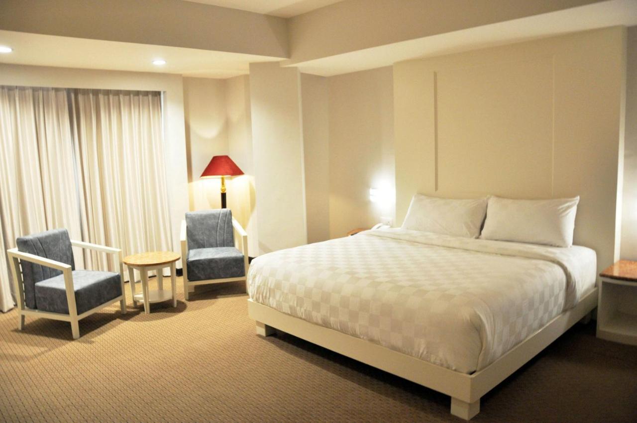 Beverly Hotel Batam Nagoya Exterior photo