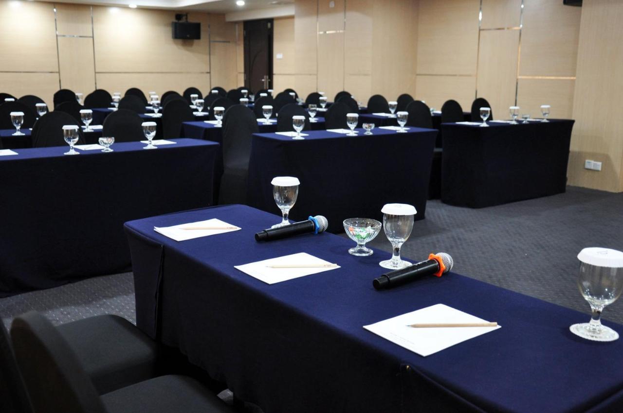 Beverly Hotel Batam Nagoya Exterior photo