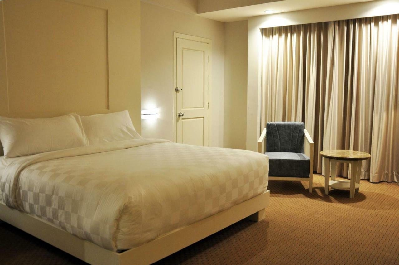 Beverly Hotel Batam Nagoya Exterior photo